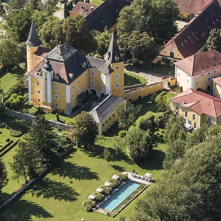 Am Schloss Muehldorf *