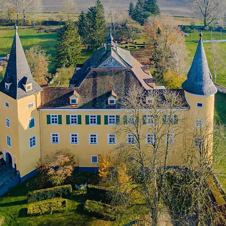 Am Schloss Muehldorf Feldkirchen an der Donau